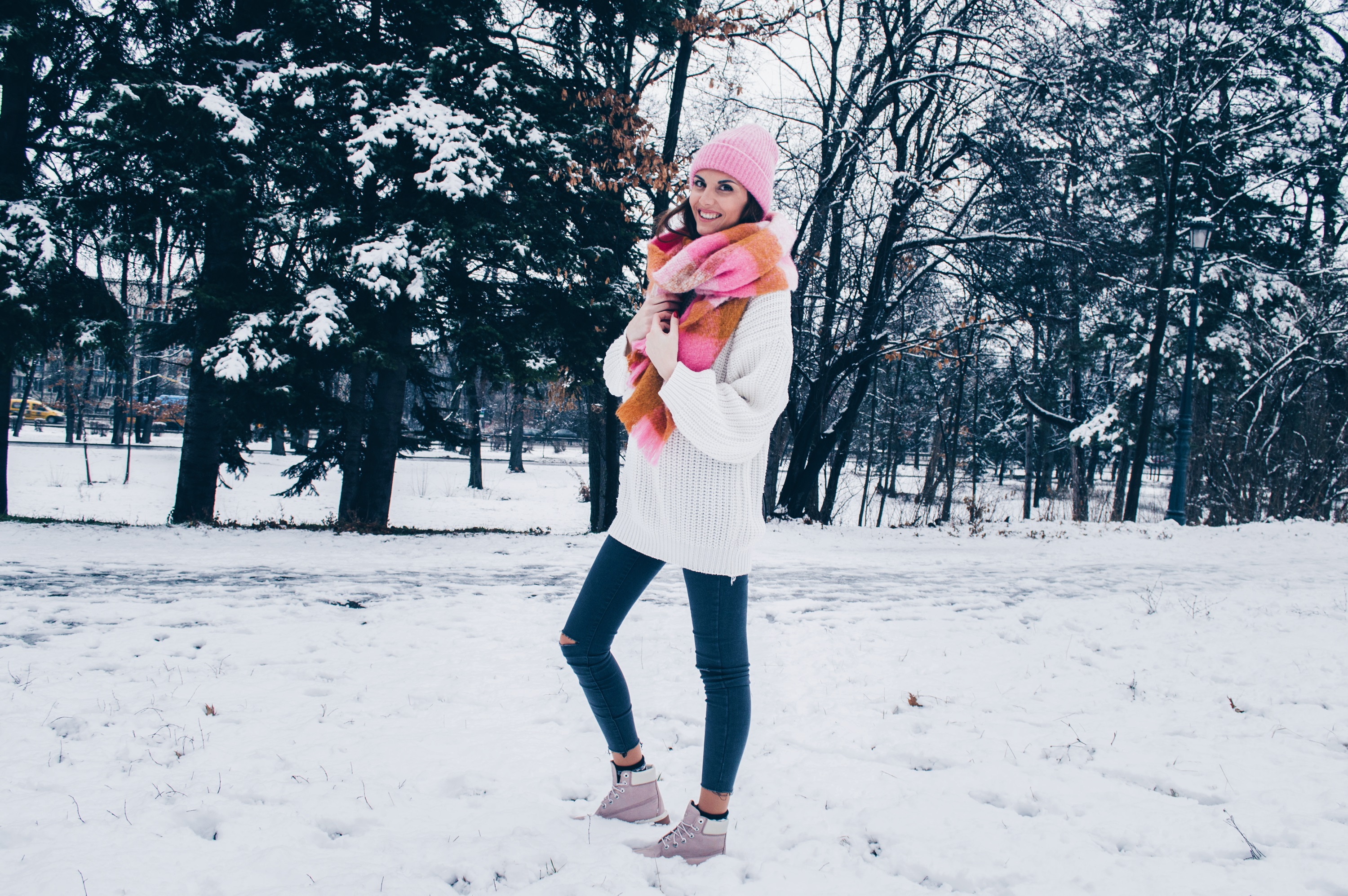 oversized sweater, bright pink scarf, winter outfit