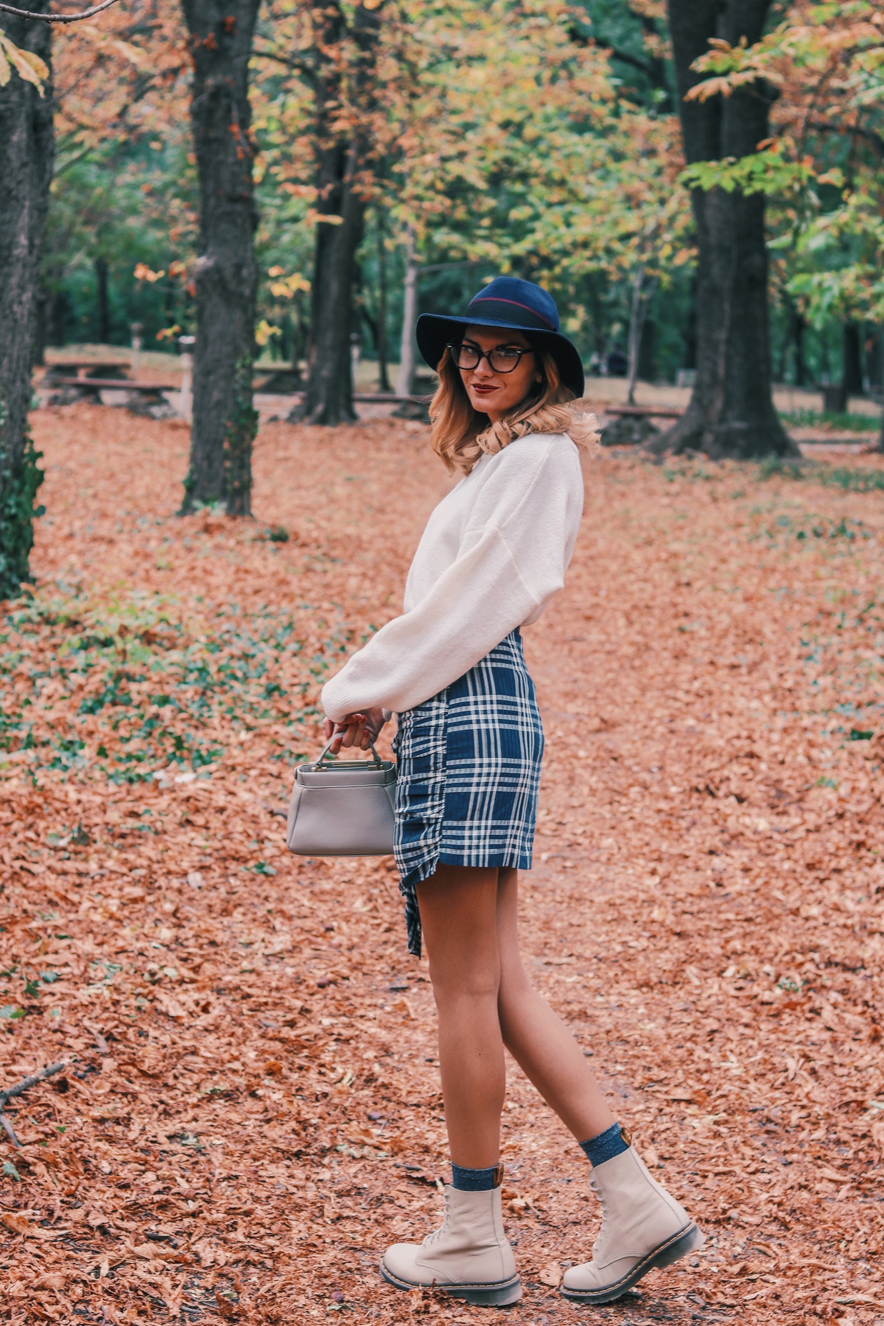 Autumn Outfit Oversize Sweater Zara Mini Plaid Skirt Dr Martens