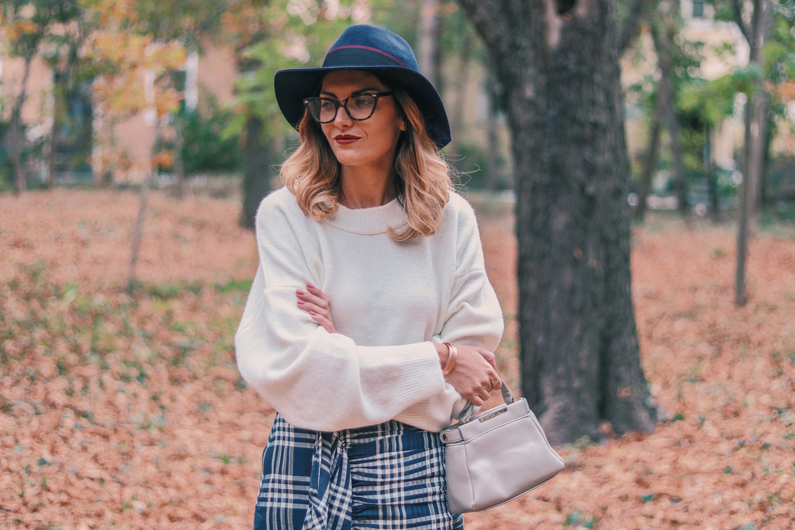 Autumn Outfit Oversize Sweater Zara Mini Plaid Skirt Dr Martens