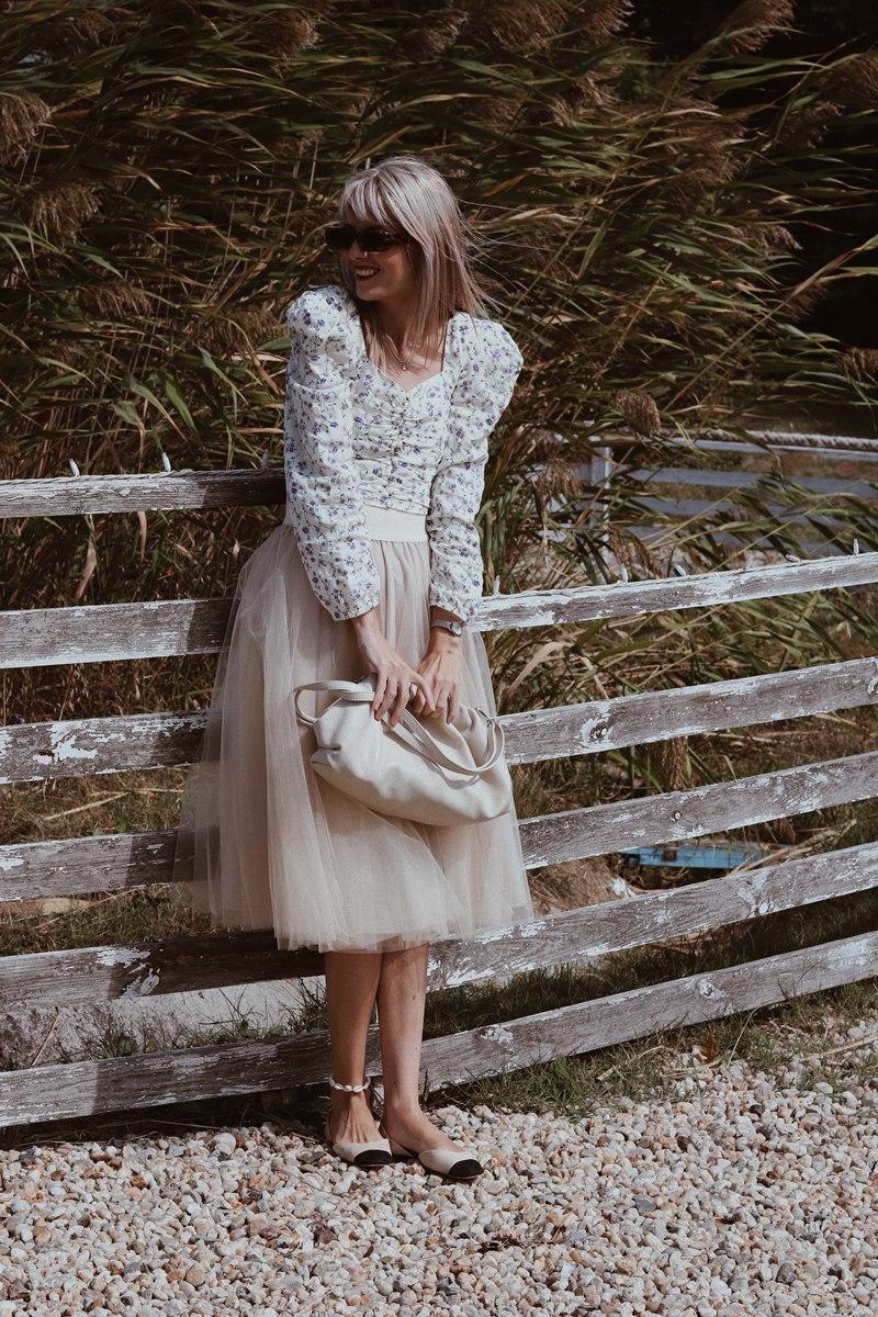 Outfit, fashion blogger, tulle skirt, floral blouse