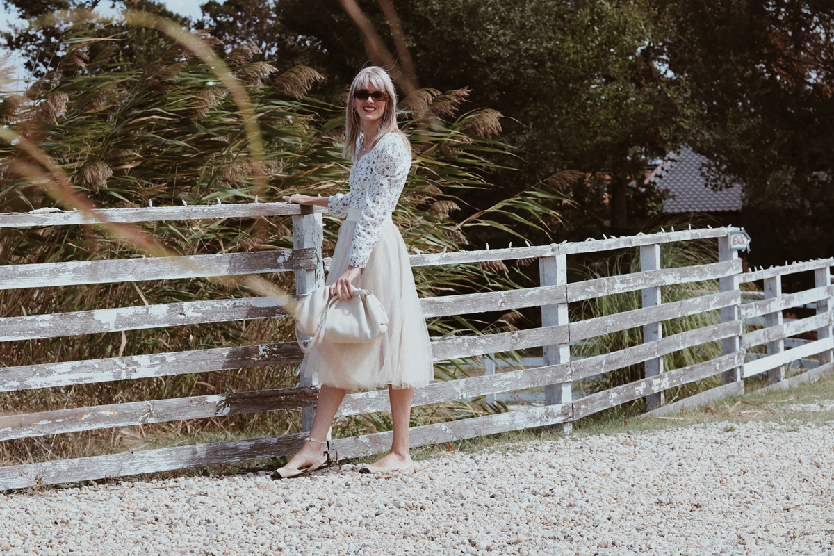 Outfit, fashion blogger, tulle skirt, floral blouse